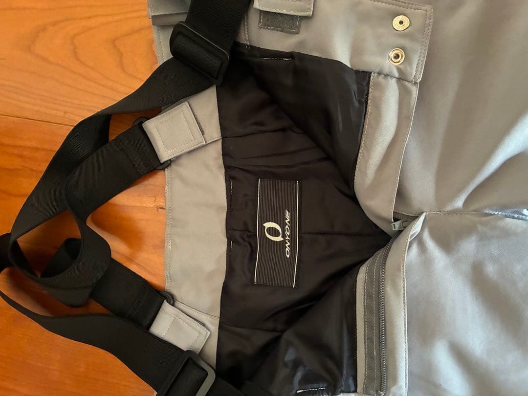 オンヨネ　女性用スキーウェア 花柄