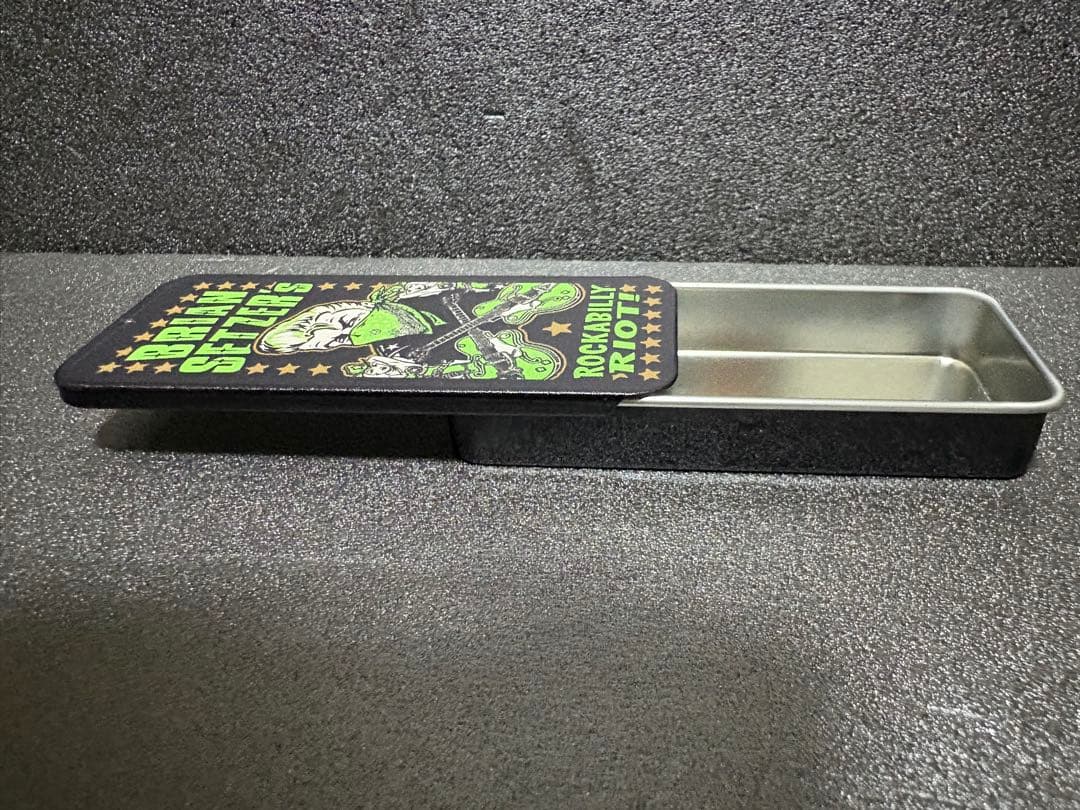 【新品】ブライアン・セッツァー TシャツMとギターピック6枚入り缶　1