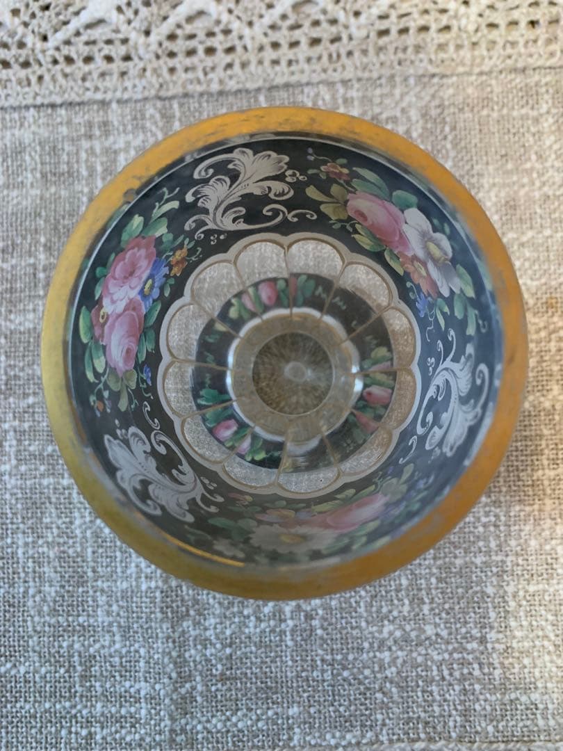 フランス製　アンティークの手書きのエナメル花柄ガラスのゴブレット！素敵です！