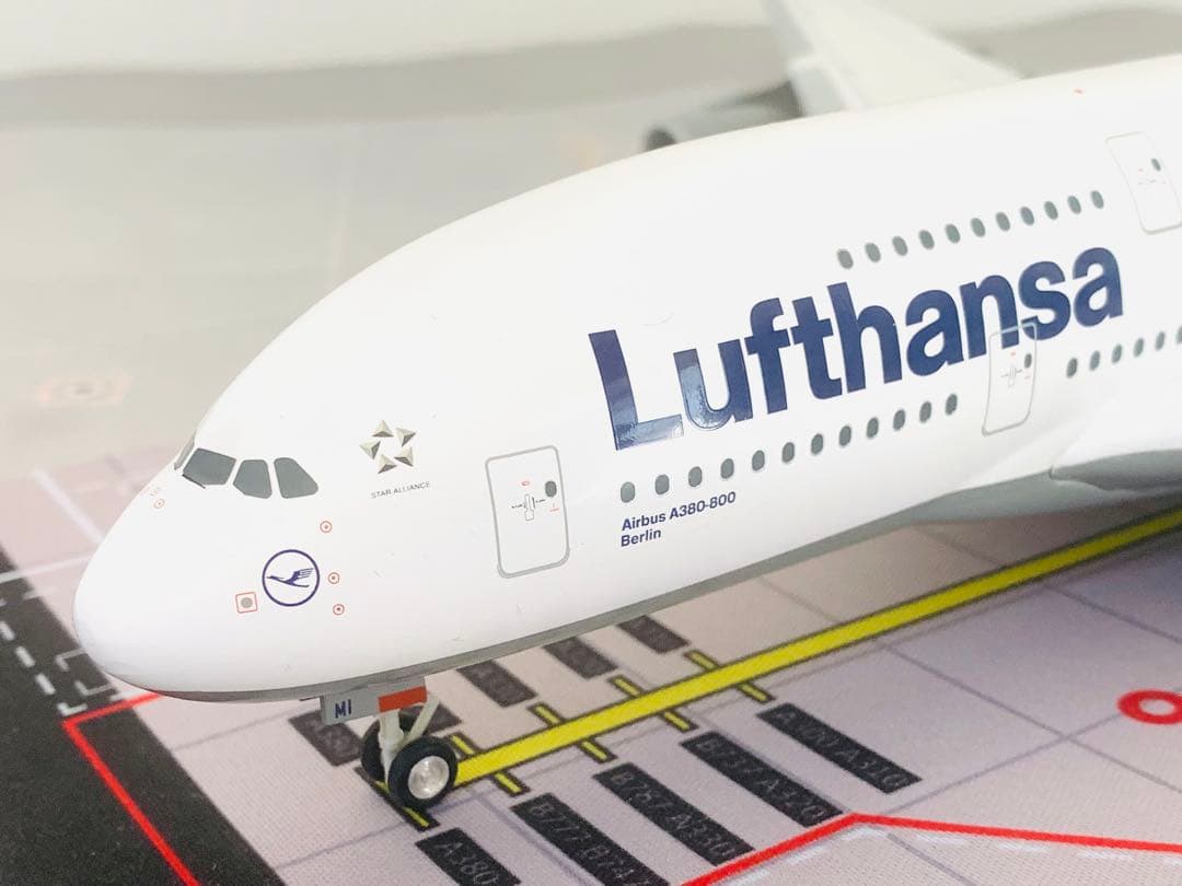 ヘルパ製１／２００ルフトハンザ航空Ａ３８０－８００プラスティック製完成品