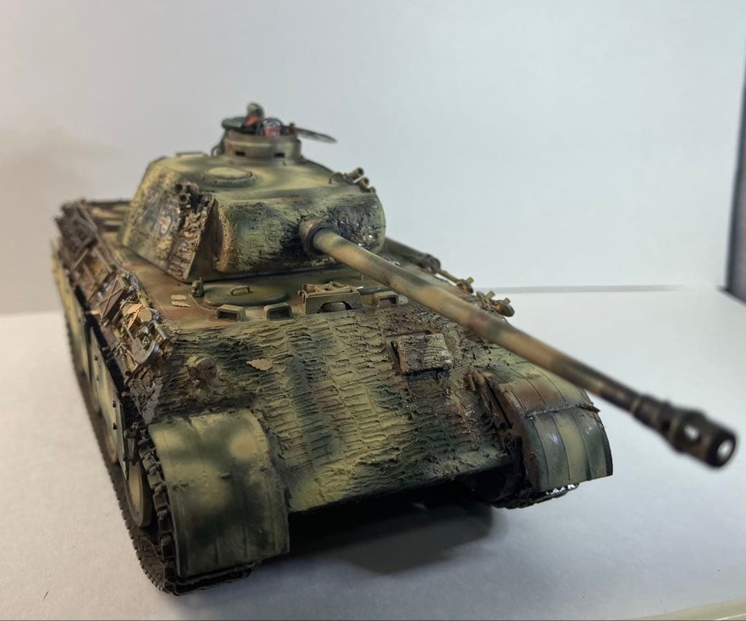 1/35 タミヤ。ドイツパンサーd型。ツインメリット加工。搭乗員2名付き。