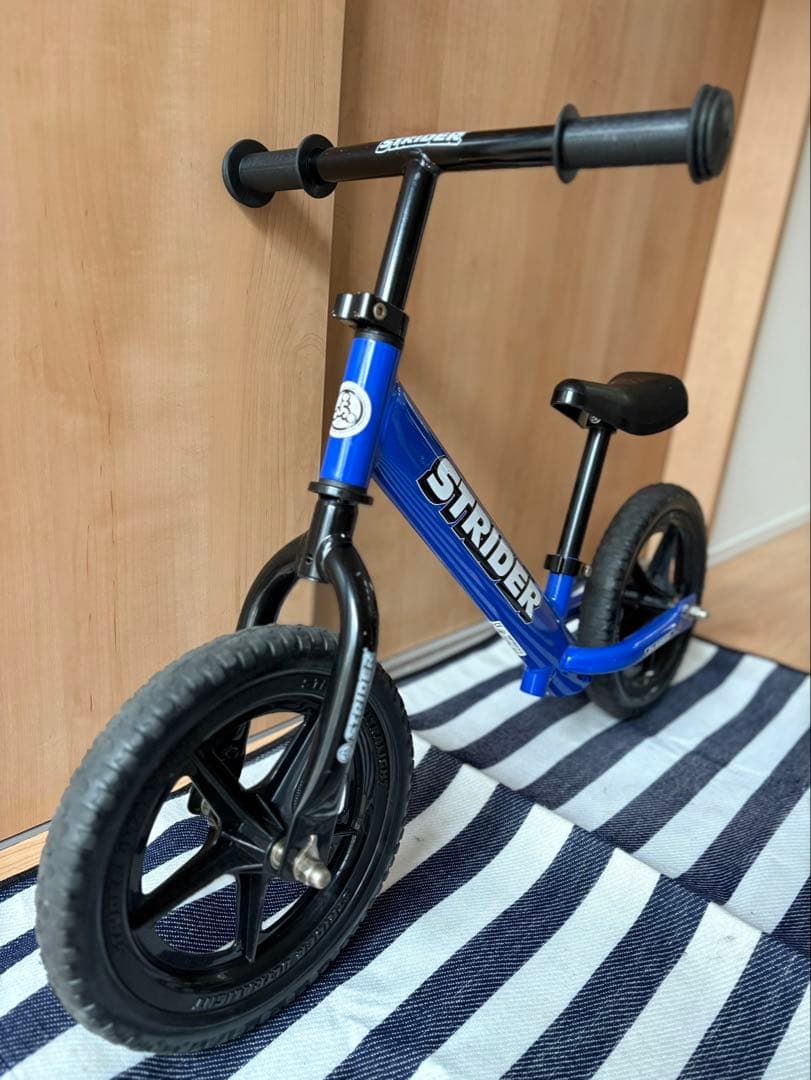 値下げ中【日本正規品】ストライダー 12インチ CLASSIC 青色