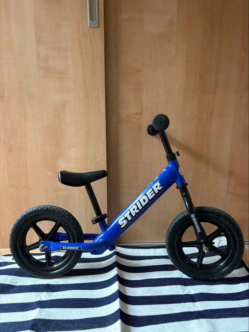 値下げ中【日本正規品】ストライダー 12インチ CLASSIC 青色