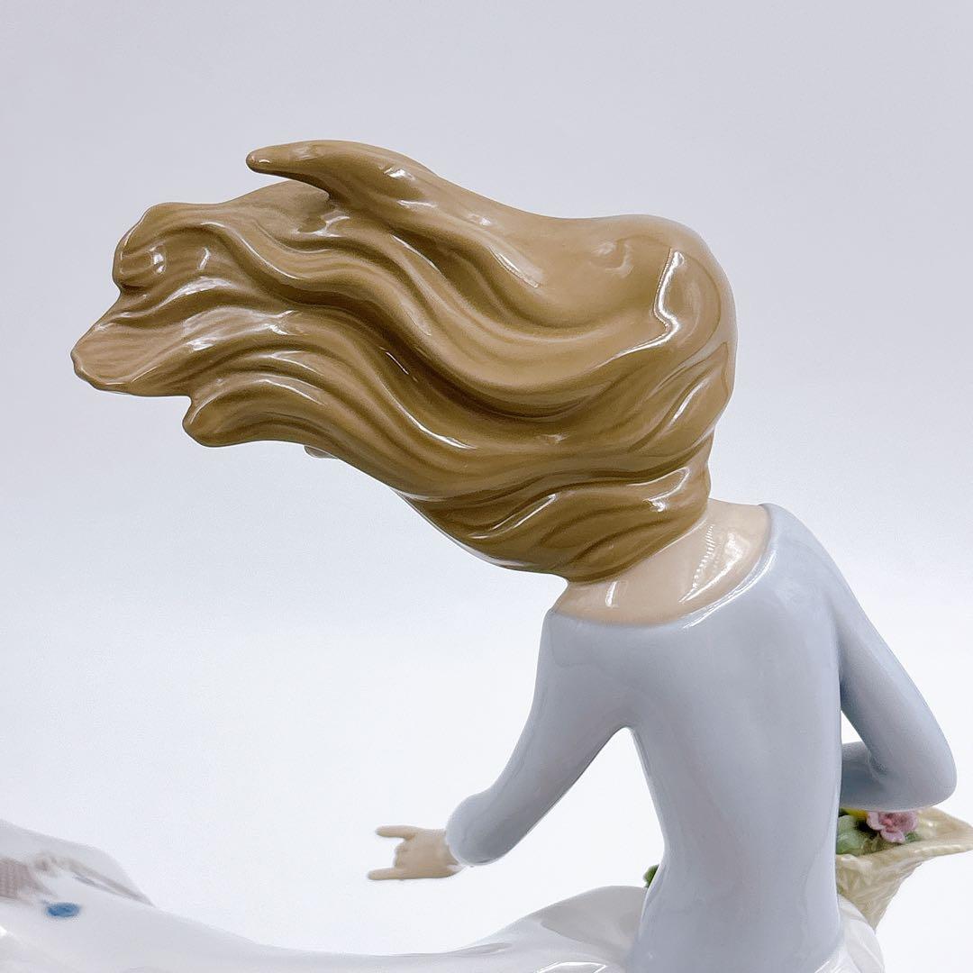 LLADRO リヤドロ 風のいたずら #6767