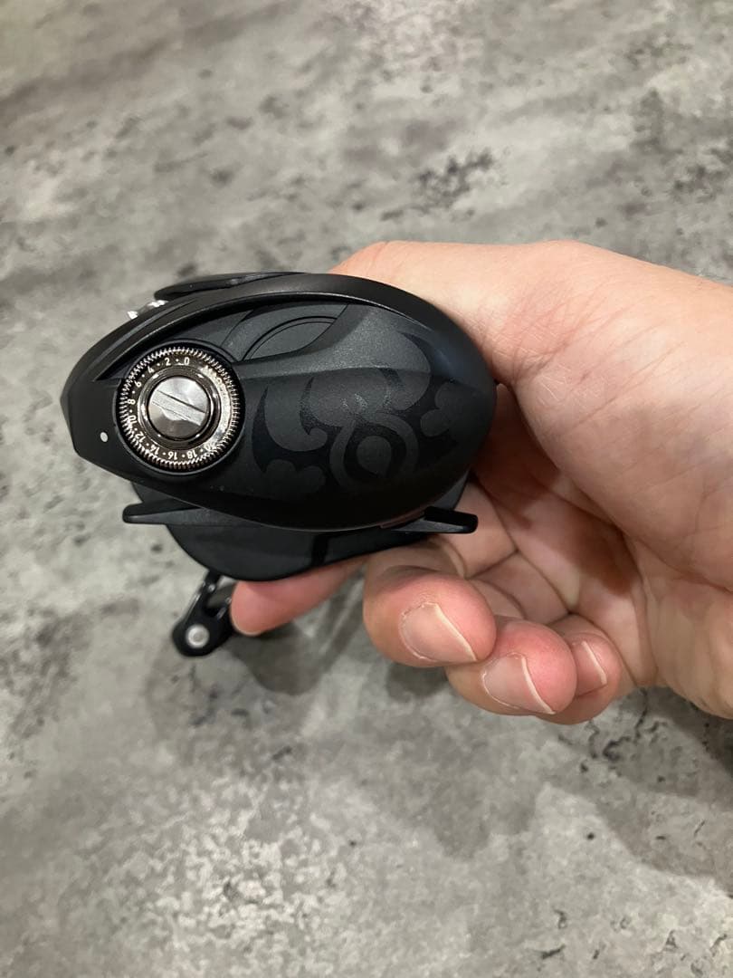 TATULA TW 100H ベイトリール　右ハンドル