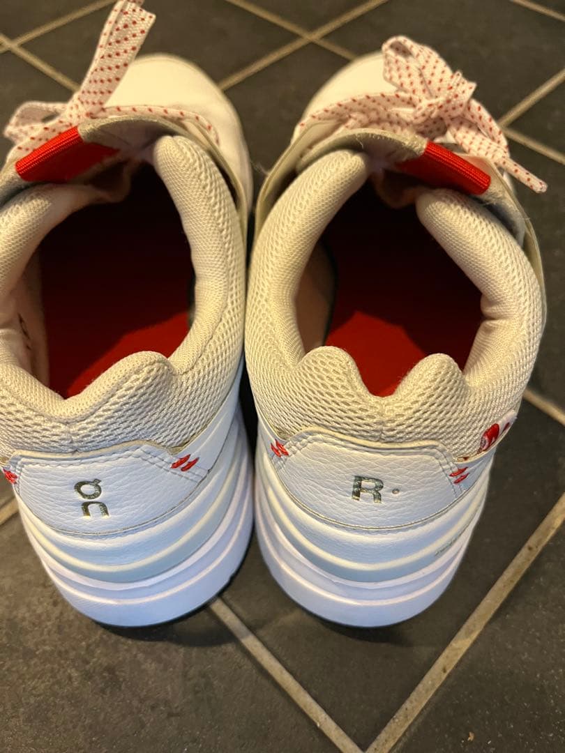 【美品】on ロジャー　センターコート　限定モデル26.5cm