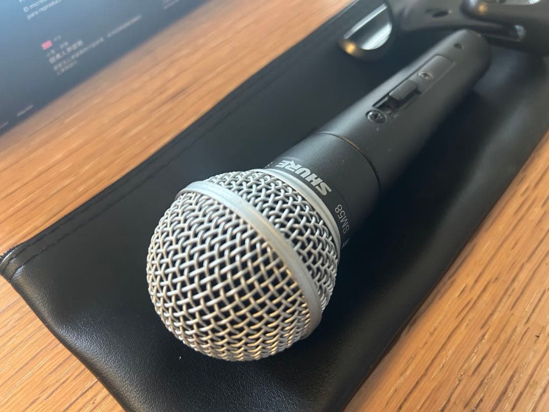 SHURE SM58 ダイナミックマイク 本体と付属品