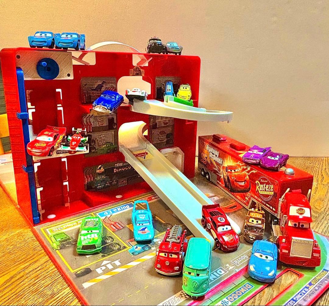 【廃盤希少商品‼︎】カーズ•トミカ19台/収納バッグ/トレーラーマックセットです☆