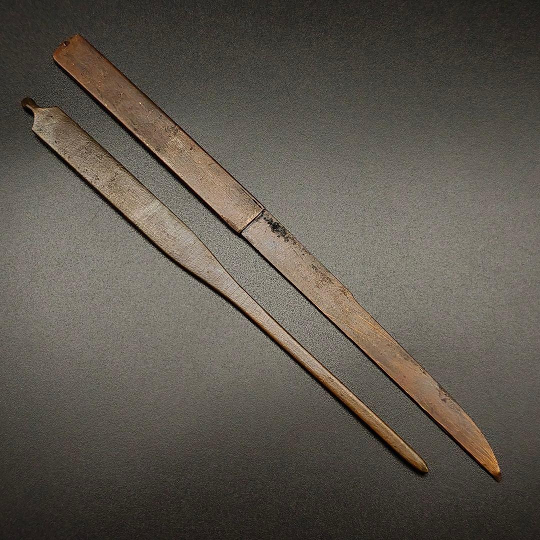 日本刀装具　小柄　笄　家紋の図　五三の桐　三巴の紋　銅地　絵金銀　刀剣美術