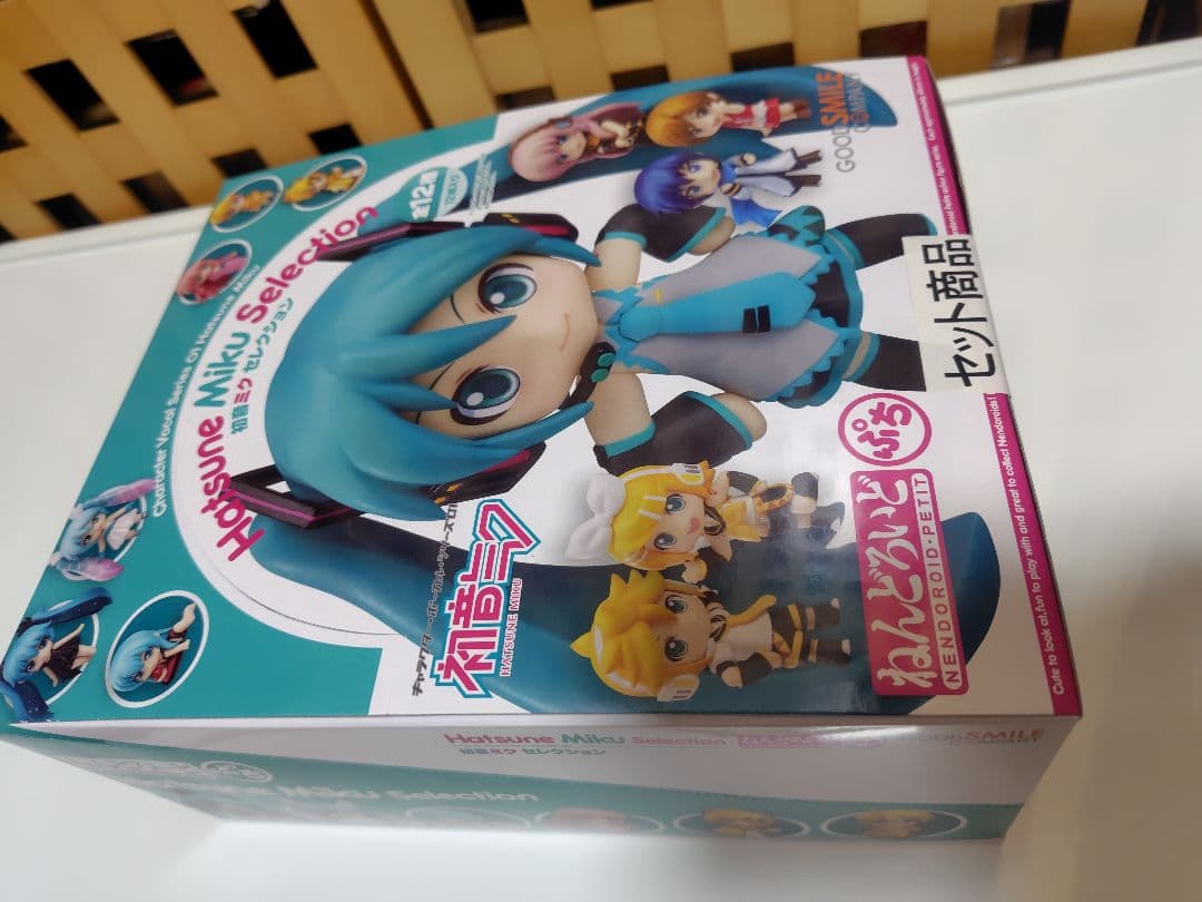 休日限定価格　初音ミク　セレクションねんどろいどプチ　12種セット
