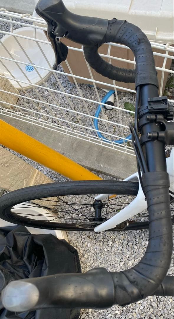 TREK ロードバイク　ホワイト　ライト、テールライト、ワイヤーロック付き