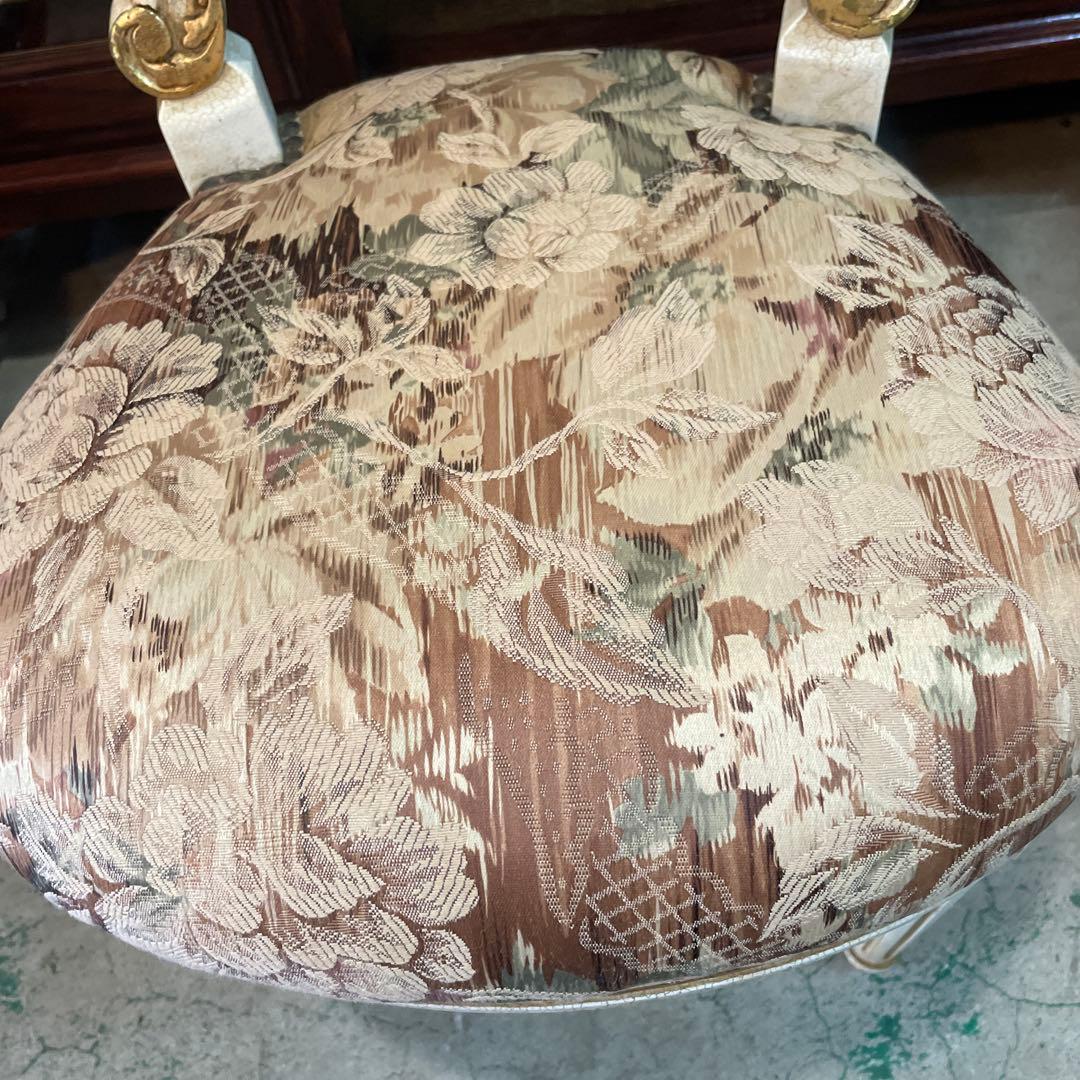 イタリア製・ロココ調チェアー・金彩・鋲打ち