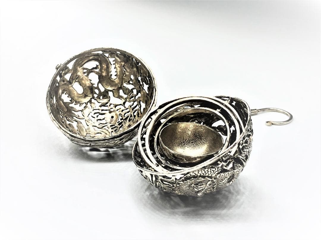 【 本銀彫金薫香球 龍鳳凰透し 】　中華古玩　倣唐代薫香球