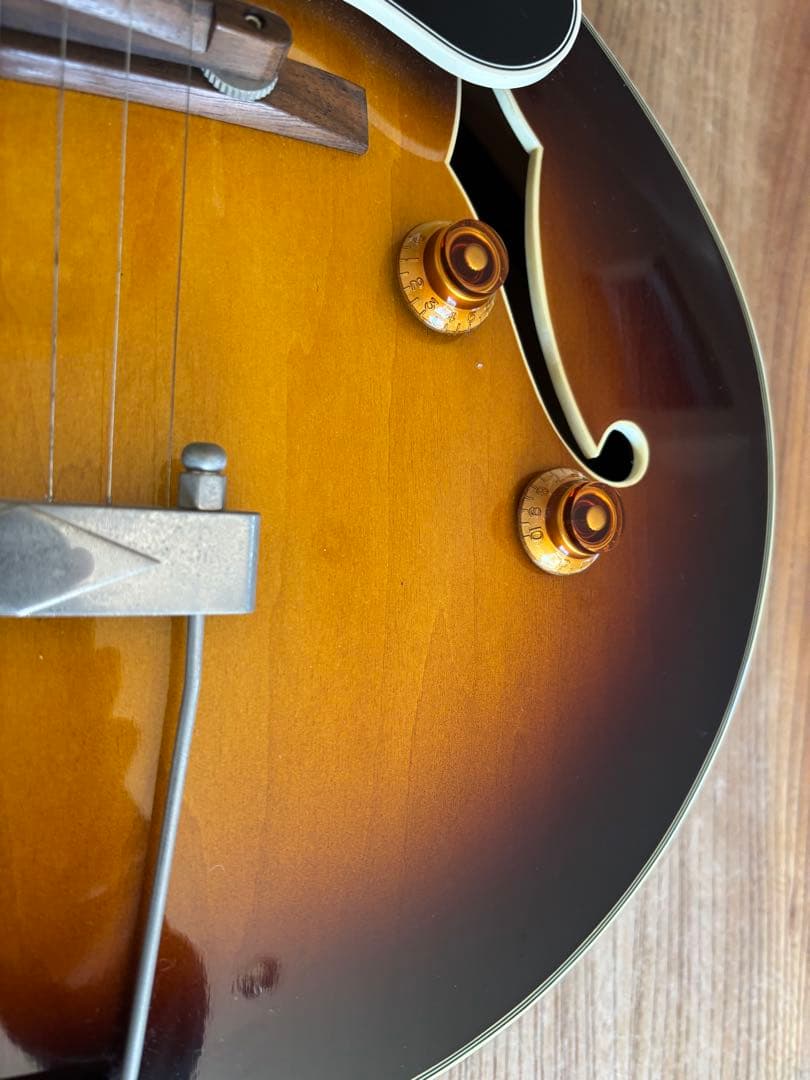 Eastman AR-175CE Sunburst ハードケース付属