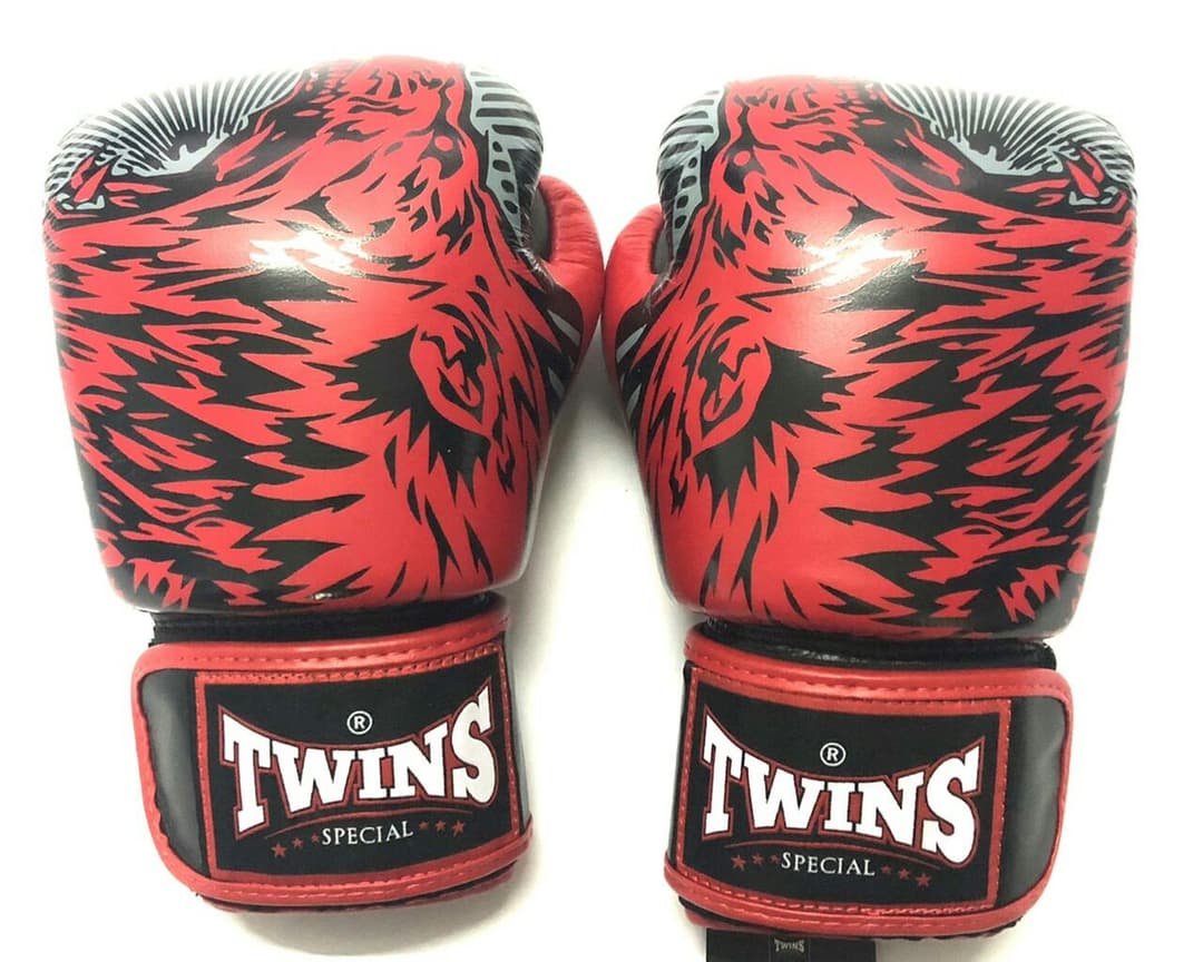 新品 正規 TWINS 本格ボクシンググローブ 黒赤熊 /ムエタイ/本革製