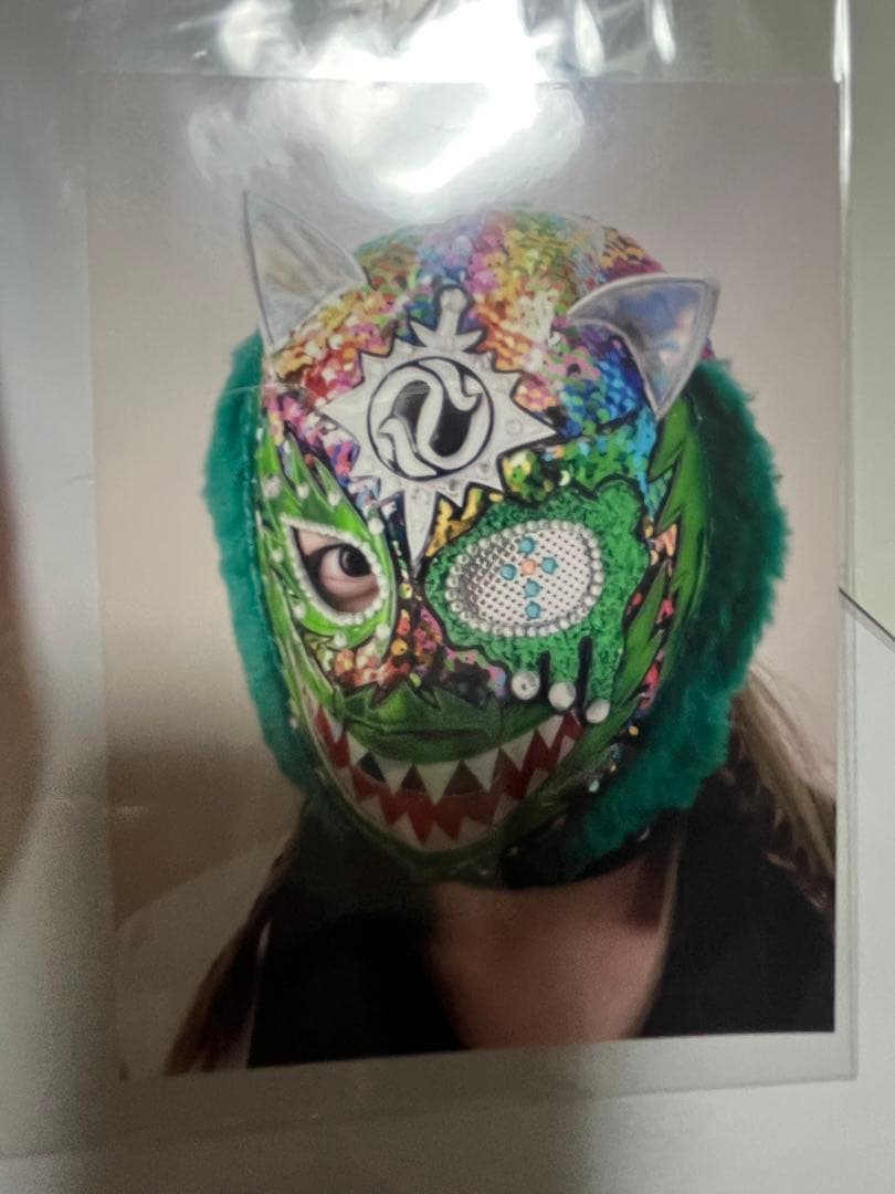 スターダム上谷沙也選手 クイーンズクエスト時代オーバーマスク 直筆サイン生写真