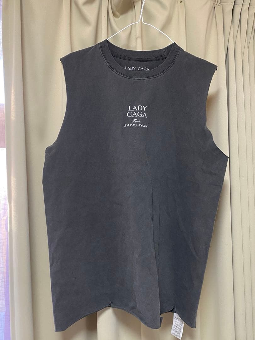 LADY GAGA ノースリーブTシャツ 本人着用と同型？