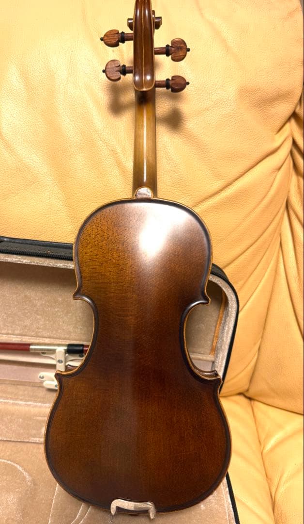 木製1/8バイオリン本体　弓新品付き　松脂・ケース付き