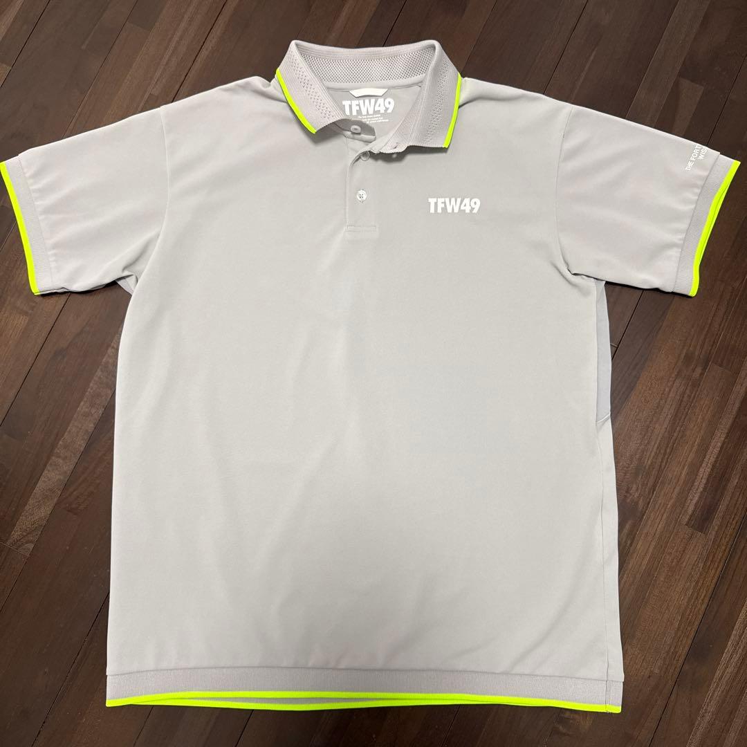 TFW49 ポロシャツ ライトグレー ネオンイエロー　1ラウンド着用