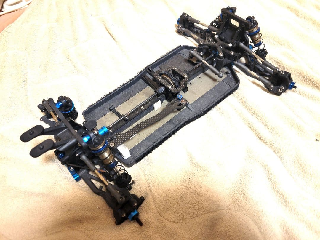 RCシャーシ 1/10 アソシ B74.1 中古シャーシ