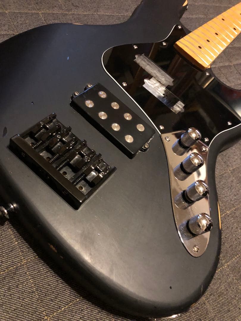 マットブラックのベース