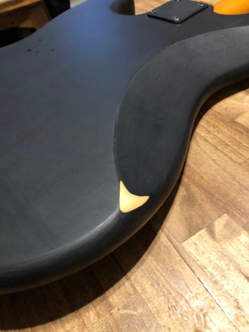 マットブラックのベース