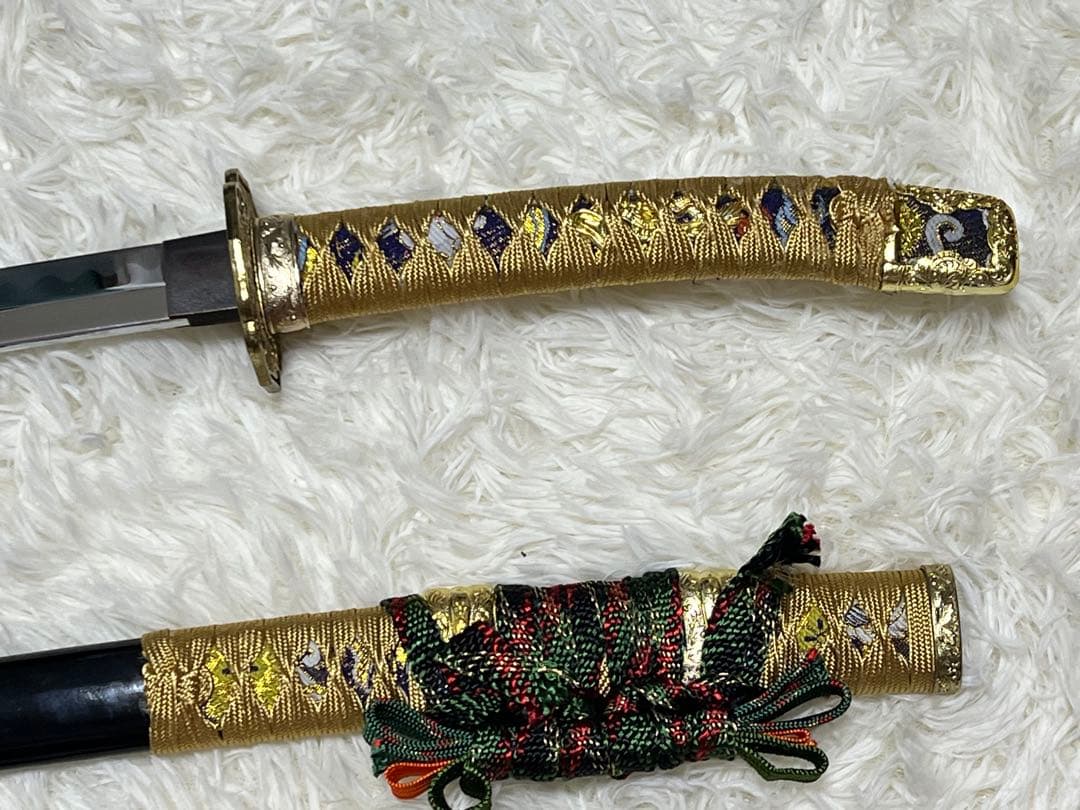 模造刀　日本刀　太刀　居合刀　金色と緑色の装飾