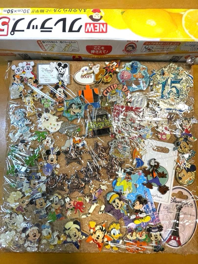 ディズニー コレクションピンバッジ　ミッキー、グーフイー　多め　約50個➕小物類