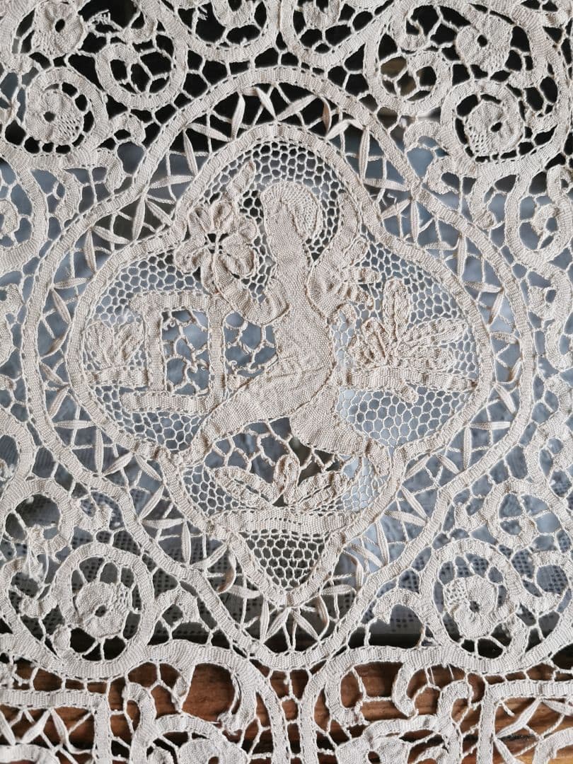 アンティークイタリア カントゥーレース 花を運ぶ草原のエンジェル トレイクロス