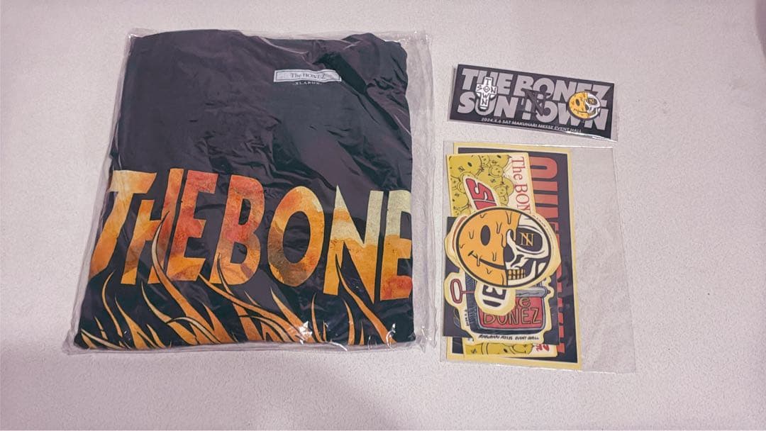 The BONEZ tシャツ ピンバッジ　ステッカー