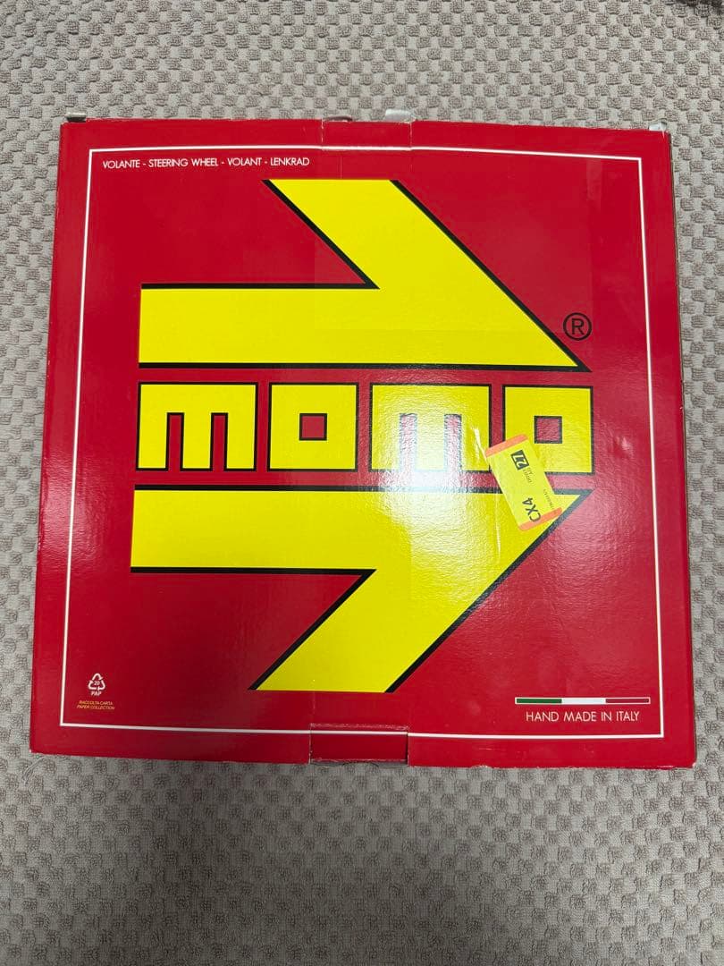 MOMO ステアリングホイール