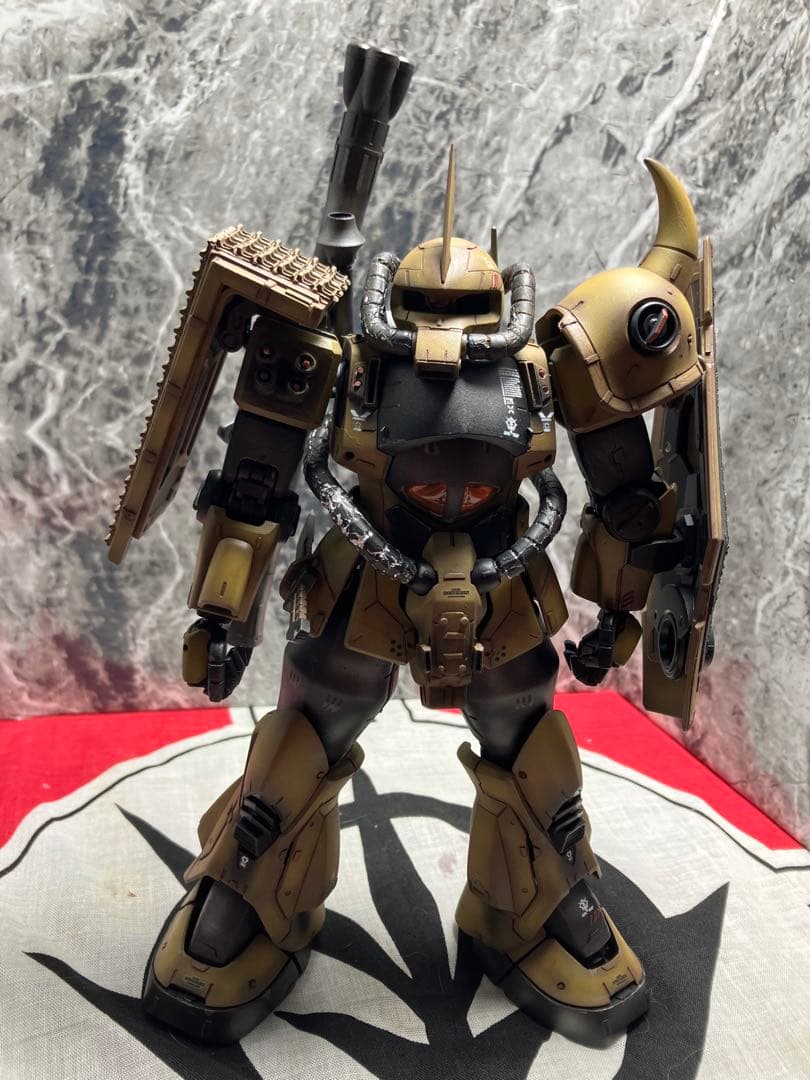 ガンプラ MG グフ　砂漠仕様　完成品