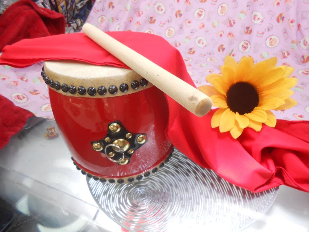 新品未使用(送料無料)14.980円　小太鼓18cm赤いサージ/モス布撥付き