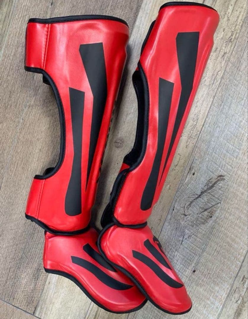 【新品】キックボクシングべヌムレガースMサイズ【値下げ交渉不可】