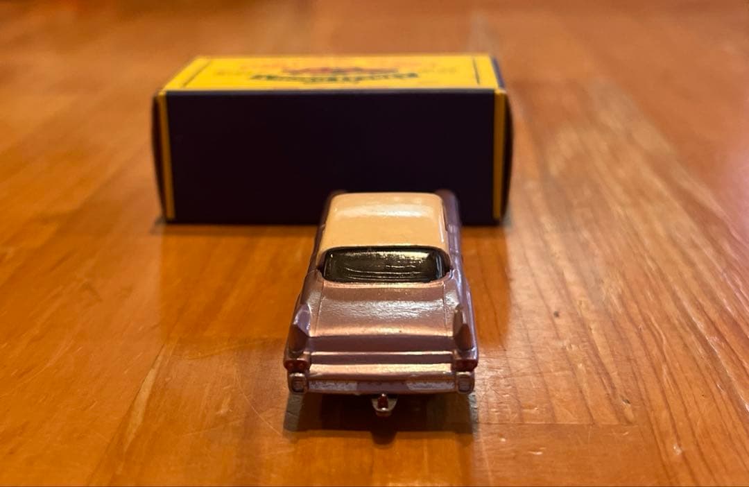 I*o様 マッチボックス シリーズ No.27 キャデラック シックスティ スペ