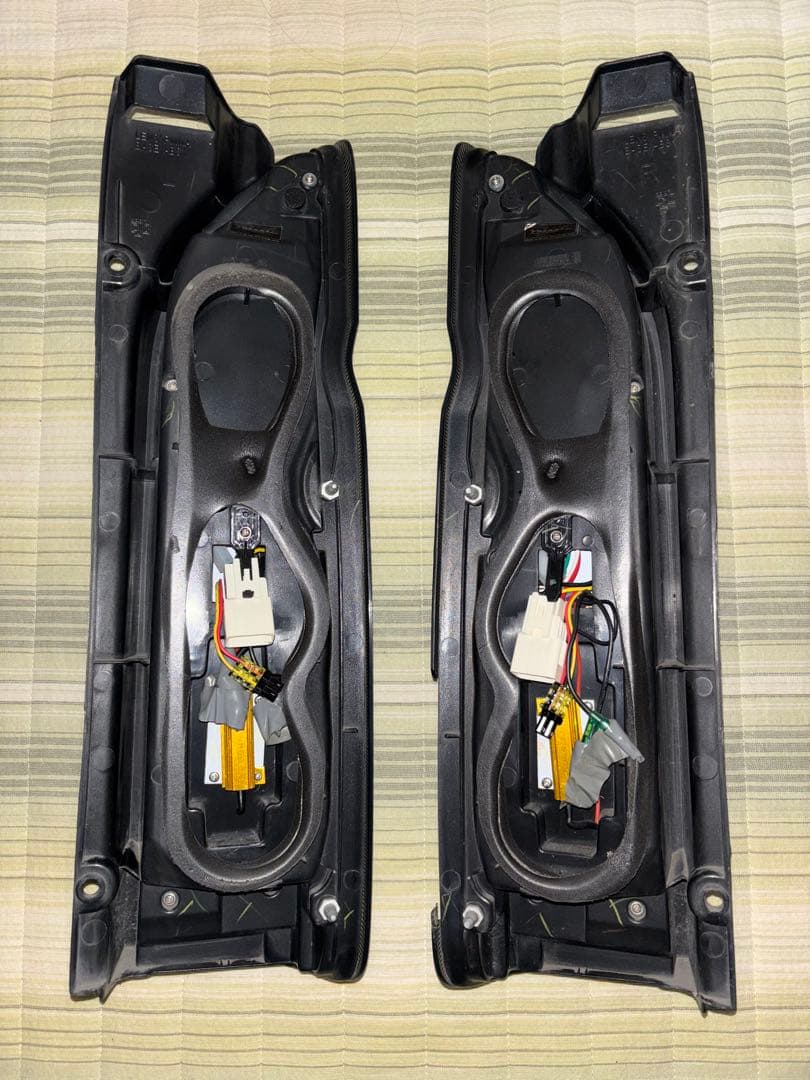 ハイエース JEWEL LEDテールランプ TT200HUS-SB-1