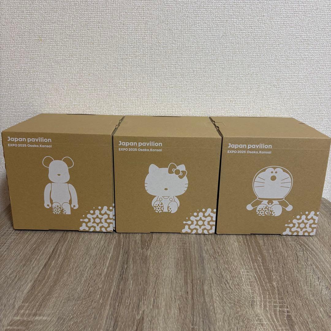 大阪関西万博　日本館限定フィギュア3体 　ベアブリック　ハローキティ　ドラえもん