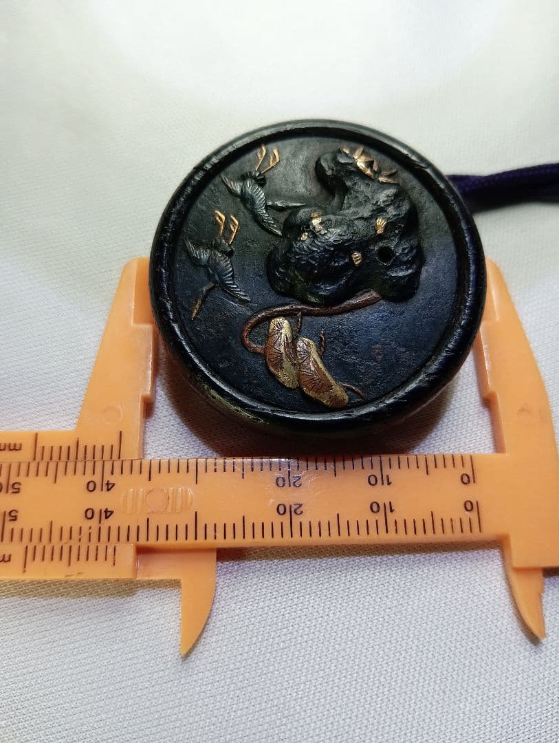 江戸時代 印籠 「雲龍図」 「鶴に松図」高肉彫 金工 鏡蓋 饅頭 根付 付属