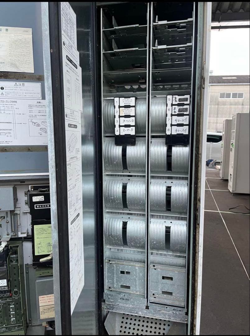 こまさ　　KIRIN 自動販売機屋外用　8本仕様
