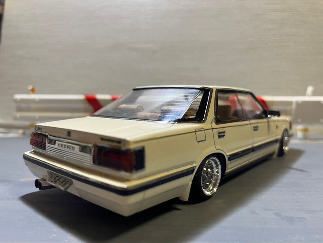セドリック　プラモデル　完成品