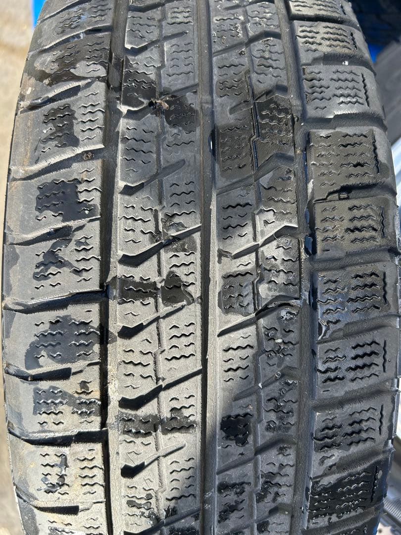 スタッドレスタイヤ、ホイールセット　16インチ　クラウン、ミニバン等に