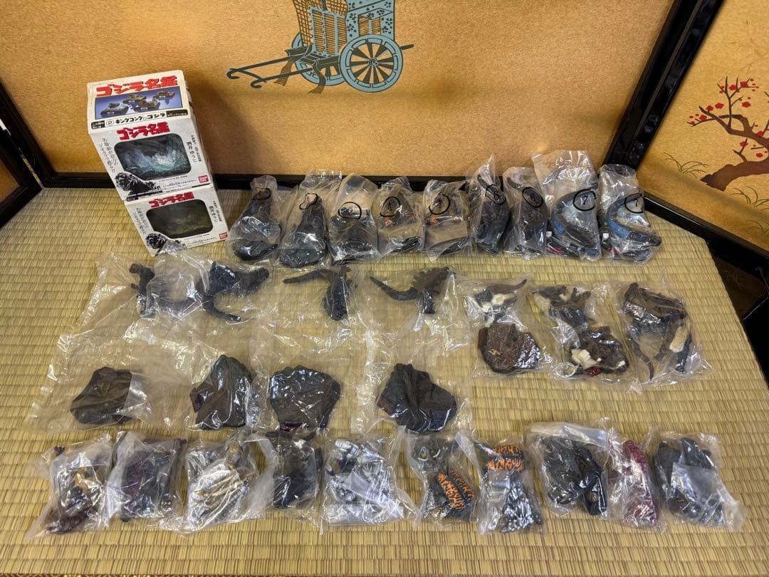 未開封品　ゴジラ　まとめ売り　ゴジラ名鑑　ガチャポン　その他　当時物　玩具