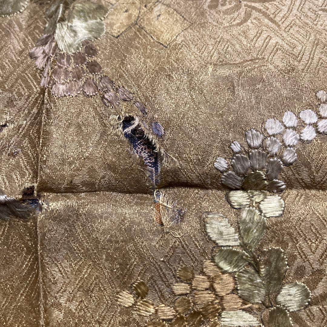 安土桃山時代　古絹布　実寸35.5×35.5cm額縁26×32枠内15×21cm