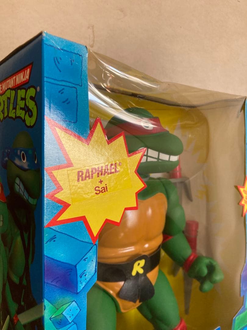 週末セール　タートルズ ジャイアントフィギュア ３体セット。