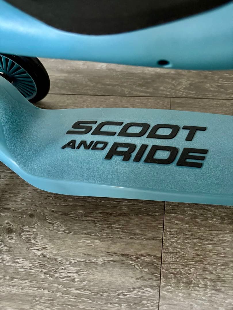 SCOOT AND RIDE 三輪車 ブルー　室内使用のみ