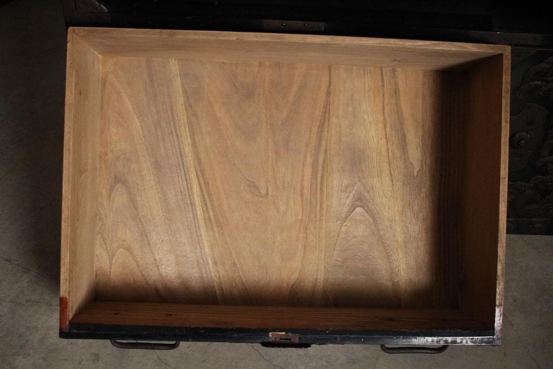 がんちゃん綺麗な打ち出し金具時代庄内箪笥　扉付き　時代箪笥　時代家具