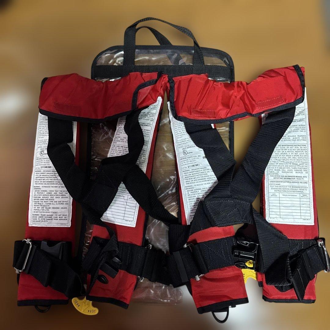 激レア　REVERE 自動膨張　ライフジャケット レッド　2着セット