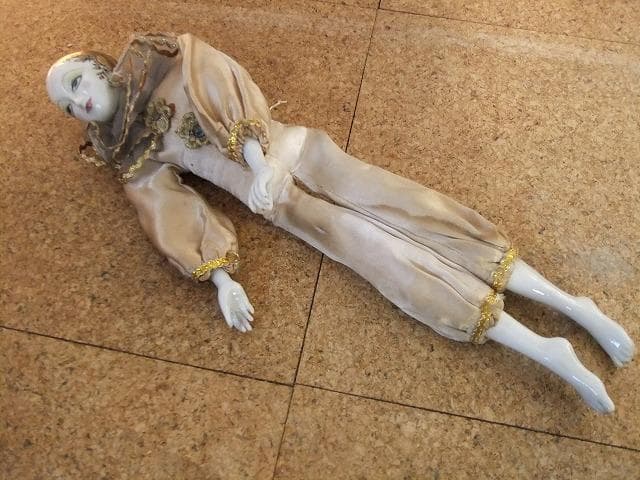 「アール・ヌーヴォー」時代のお人形　ピエロのような雰囲気