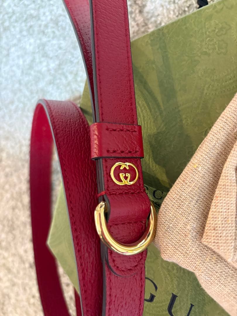 GUCCI 赤 レザー リード 保存袋付き