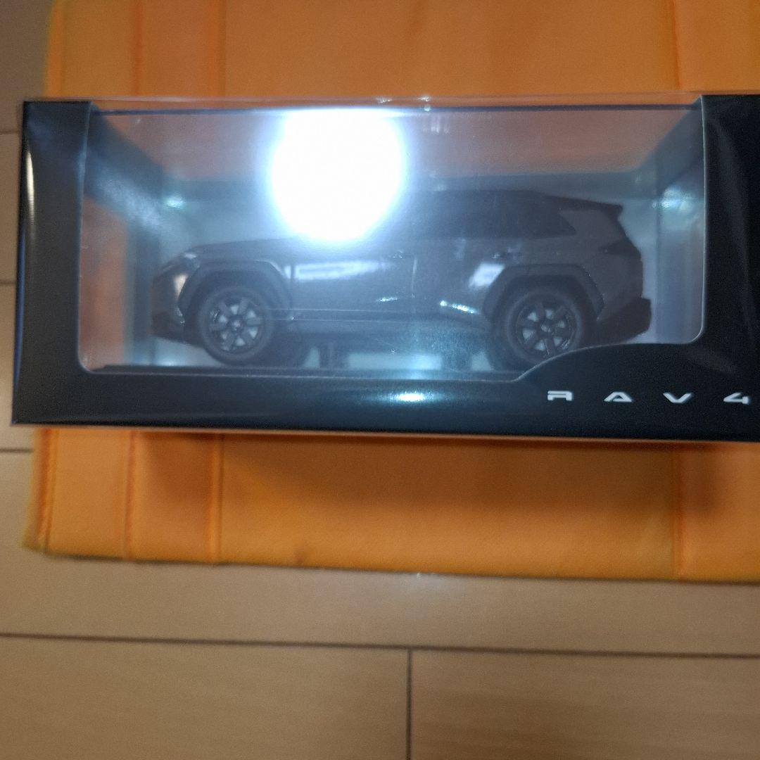 トヨタ 新型RAV4 アドベンチャー1/30 カラー・ブラック×アーバンロック